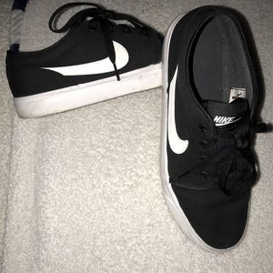 OG Nike skate sneakers